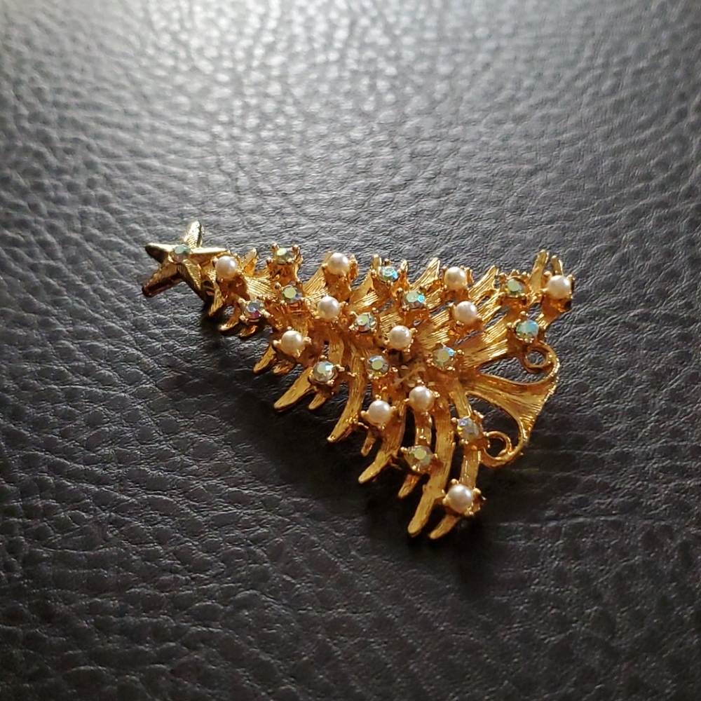 VTG Tancer II brooch